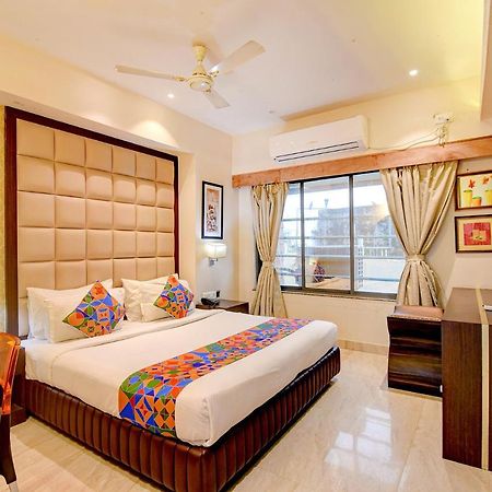 Hotel Radiant Колката Екстериор снимка