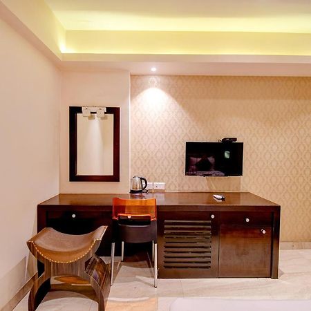 Hotel Radiant Колката Екстериор снимка