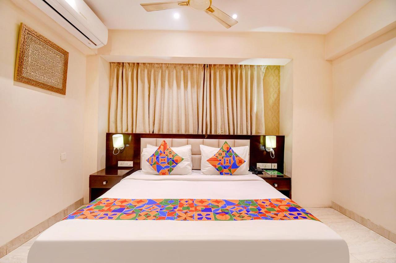 Hotel Radiant Колката Екстериор снимка