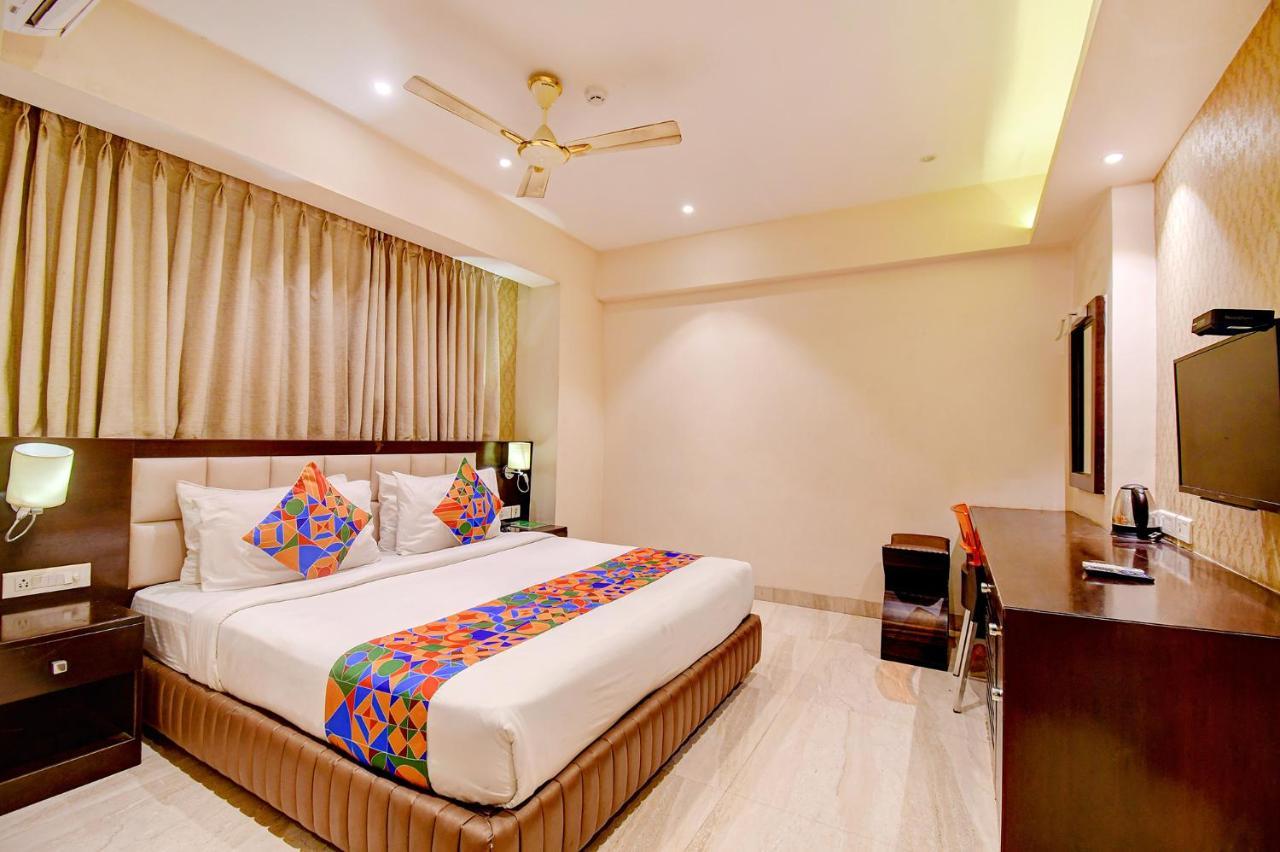 Hotel Radiant Колката Екстериор снимка