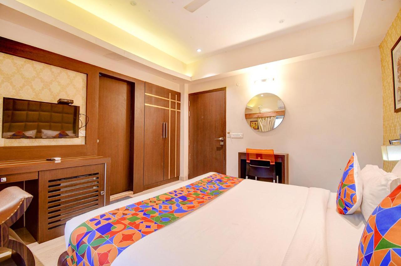 Hotel Radiant Колката Екстериор снимка