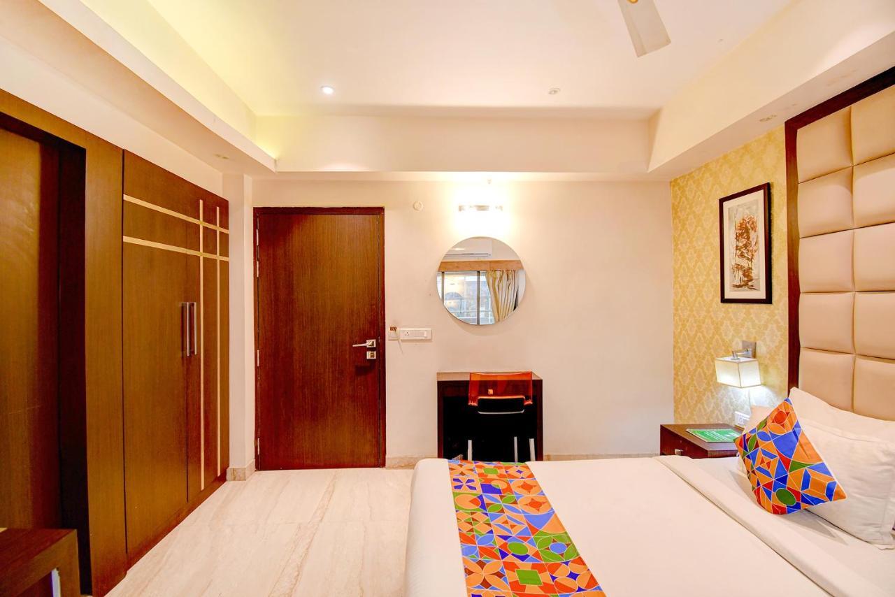 Hotel Radiant Колката Екстериор снимка