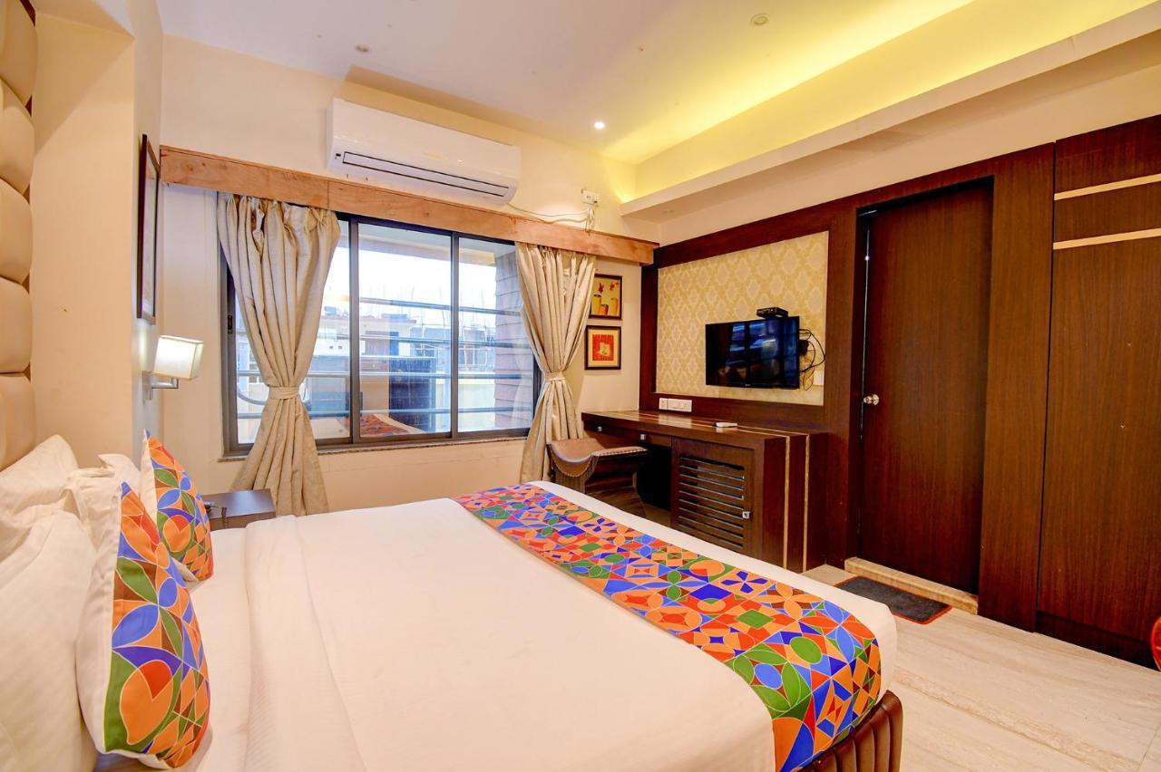Hotel Radiant Колката Екстериор снимка