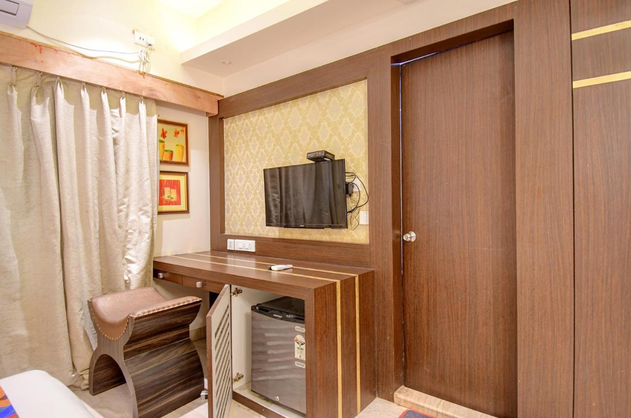 Hotel Radiant Колката Екстериор снимка