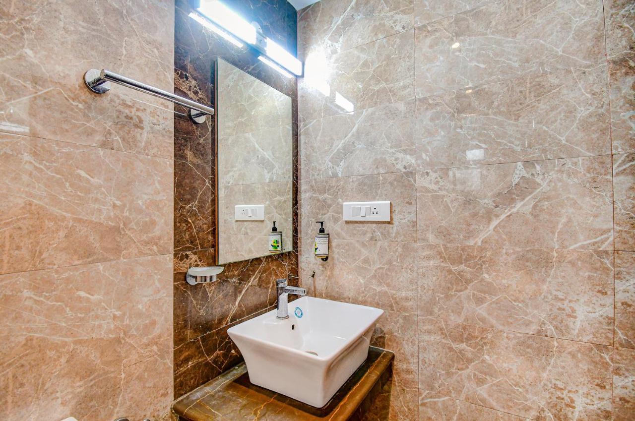 Hotel Radiant Колката Екстериор снимка