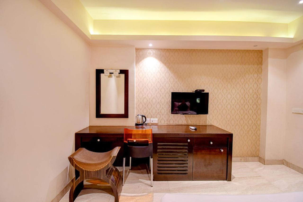 Hotel Radiant Колката Екстериор снимка
