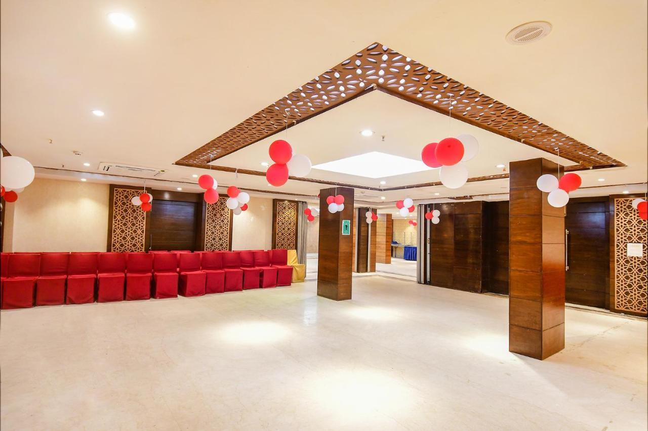 Hotel Radiant Колката Екстериор снимка